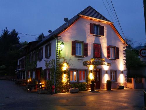 Hôtel du Haut Koenigsbourg- entre vignes et château Thannenkirch france