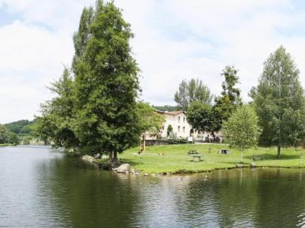 Hôtel Hotel du Lac Foix Le Couloumié, lieu-dit Labarre, 09000 Foix