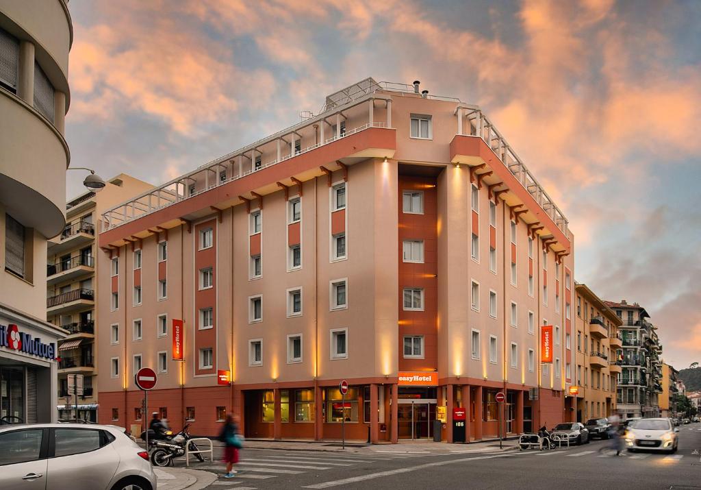 easyHotel Nice Palais des Congrès – Old Town 38 rue Barberis, 06300 Nice