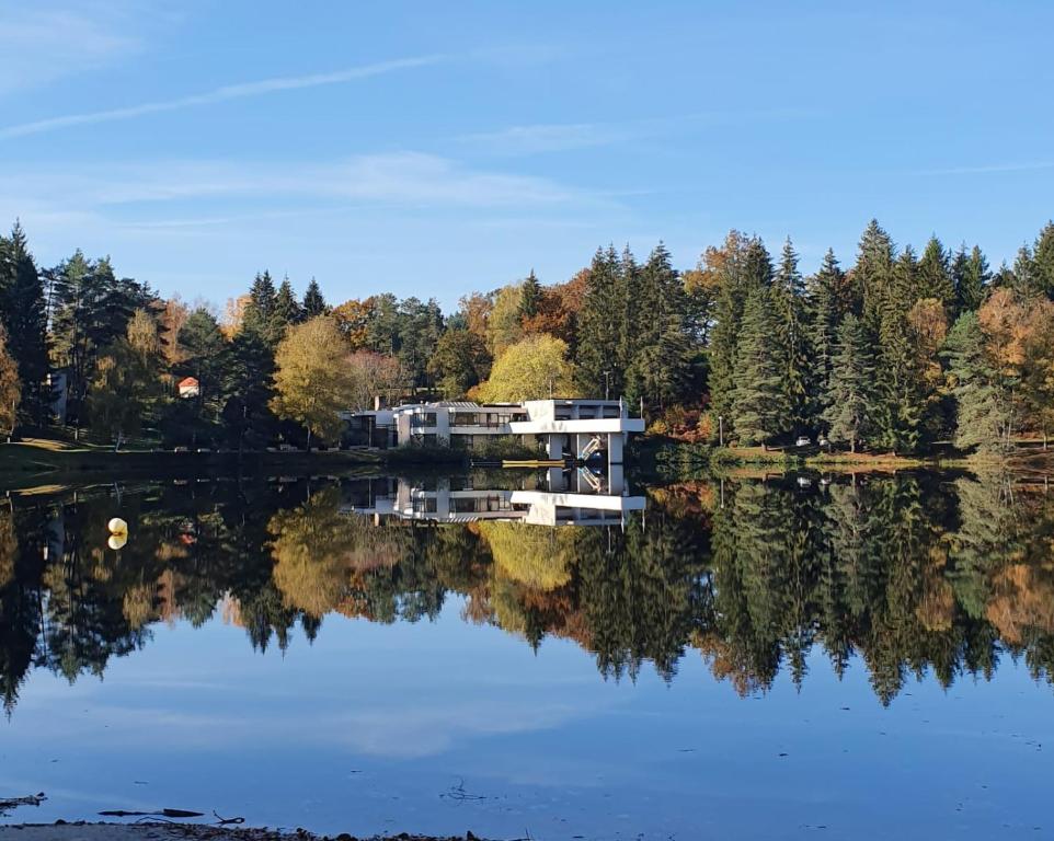 Hôtel Hôtel Eden Lake Lieu-dit le God Arnaud, 19300 Égletons