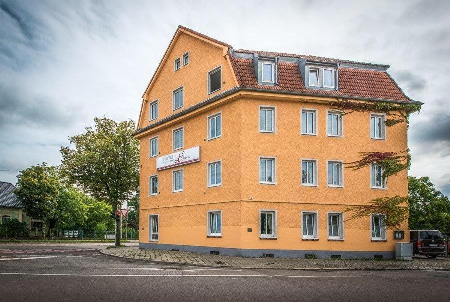 Hôtel Hotel Eigen Kurt-Wüsteneck-Straße 1, 06132 Halle-sur-Saale