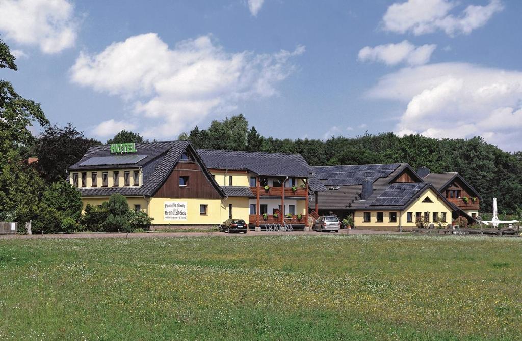 Familienhotel Brandtsheide Bahnhofsallee 8 c, 14827 Jeserig