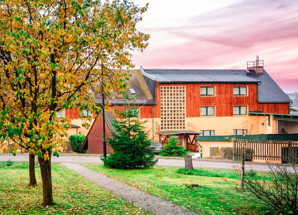 Ferienhotel Goldhübel Am Goldhübel 3, 09544 Neuhausen