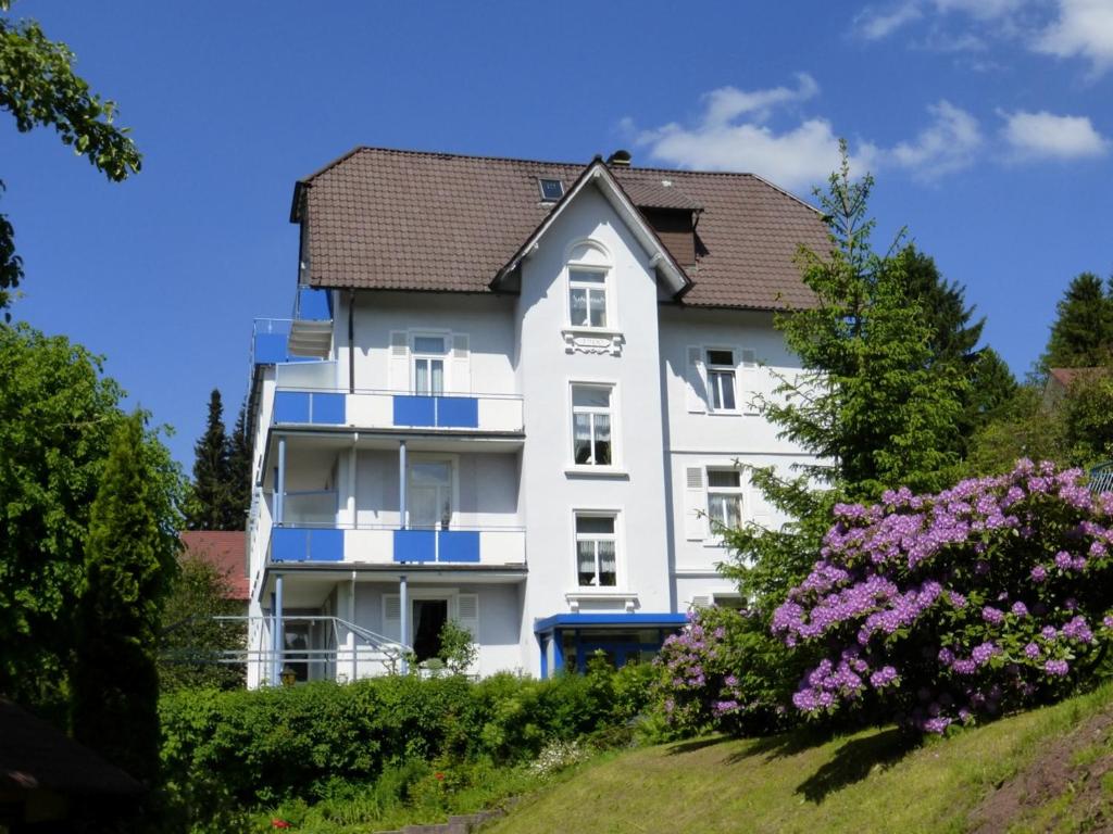 Maison d'hôtes Hotel Fidelitas Alte Doblerstraße, 76332 Bad Herrenalb