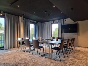 FreshSuites & Bar