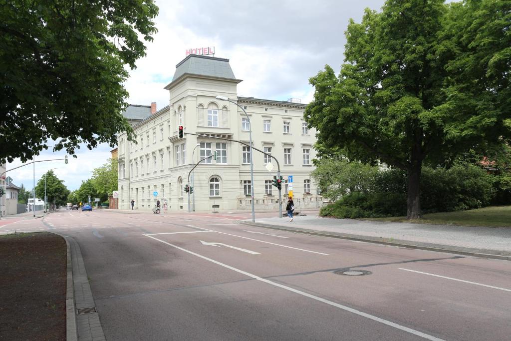 Hôtel Hotel \ Friedrich-Ebert-Strasse 22, 06366 Köthen