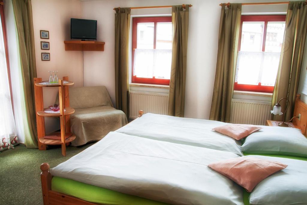 Frühstücks Pension Zum Postillion Auerbacher Str. 146, 08248 Klingenthal