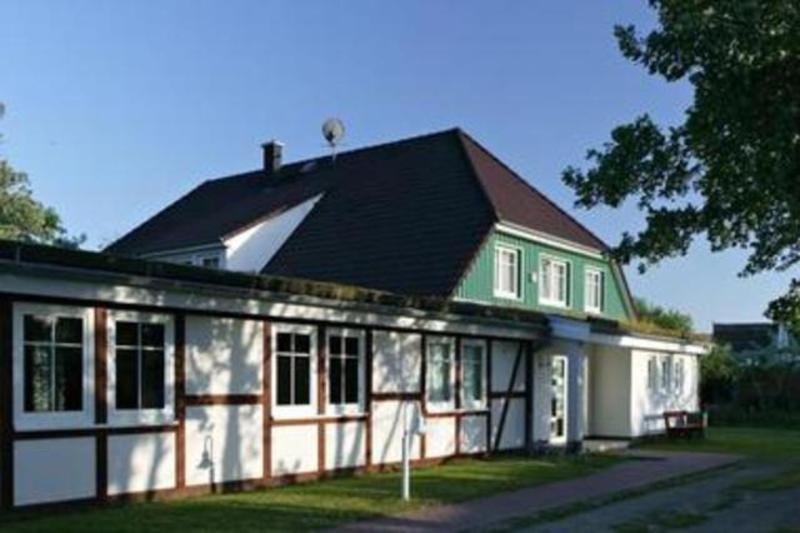 Hôtel Gaestehaus _ Strandhalle Dorfstraße 16 b 18347 Ahrenshoop