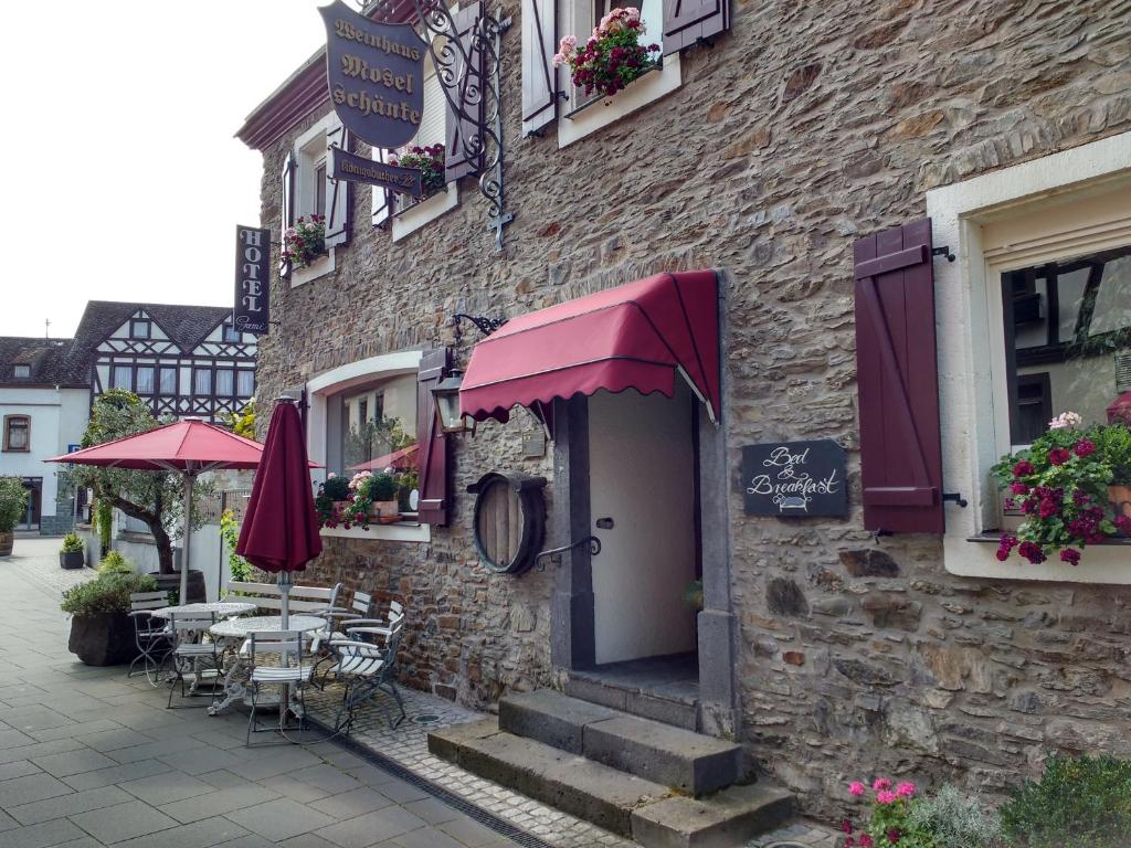 Maison d'hôtes Hotel garni Altes Winzerhaus Moselschänke Marktplatz 20, 56330 Kobern-Gondorf