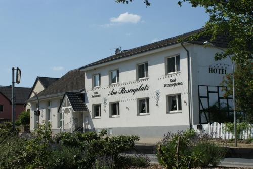 Hôtel Hotel Garni - Am Rosenplatz,24 Stunden Check in, kostenfreie Parkplätze Vorsfelder Strasse 9 Brechtorf