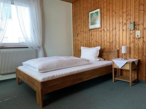 B&B / Chambre d'hôtes Hotel Garni Siedlerstube 67 Neuffener Straße Nürtingen