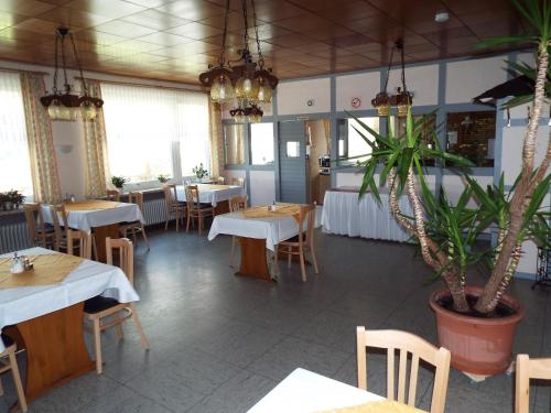 Auberge Hotel garni Zum Reinhardswald Dorfstreasse 20 Gewissenruh