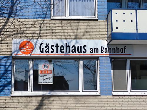 Gästehaus am Bahnhof, kontaktloser Self Check In, Bäcker am Hotel