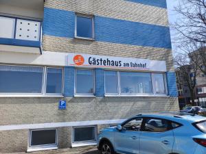 Gästehaus am Bahnhof, kontaktloser Self Check In, Bäcker am Hotel