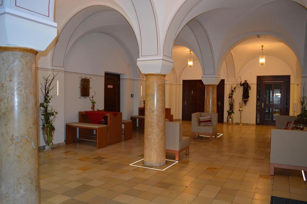 Gästehaus Klosterhof Schweiklberg Schweiklberg 1, 94474 Vilshofen an der Donau