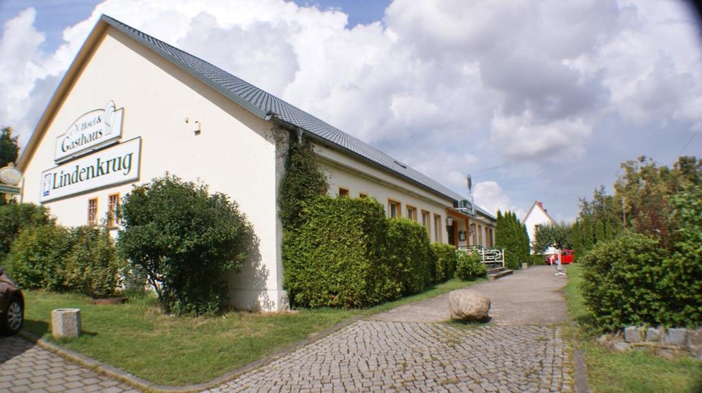 Hôtel Gasthaus & Hotel Lindenkrug Lindenstraße 27/ 28 18574 Poseritz