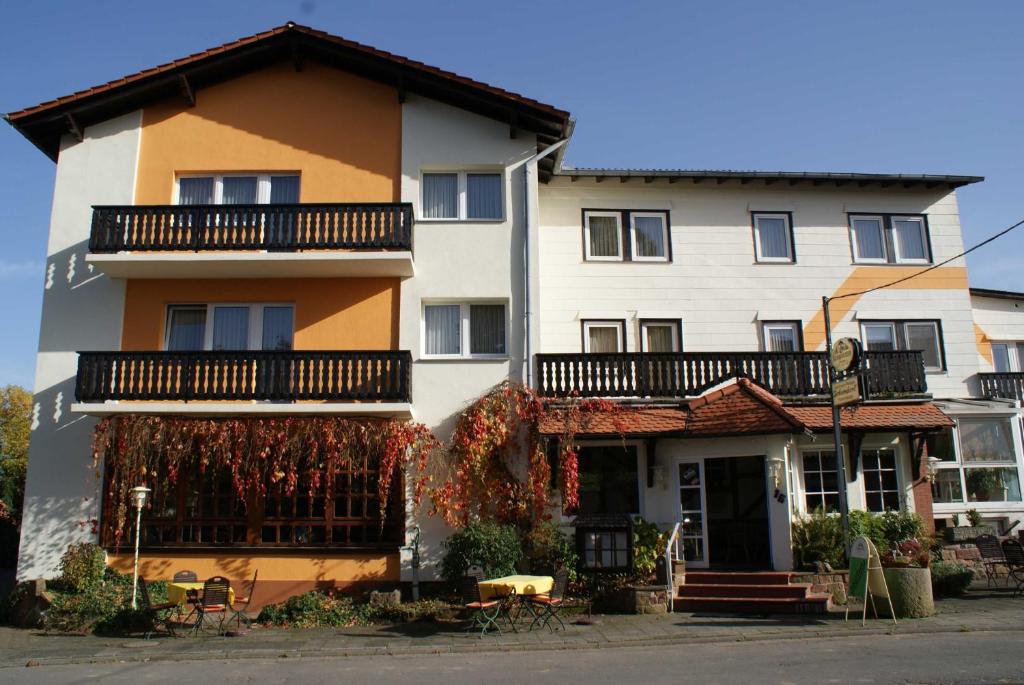 Gasthaus Pension Schumbert Schöllenbacher Weg 16, 64711 Bullau