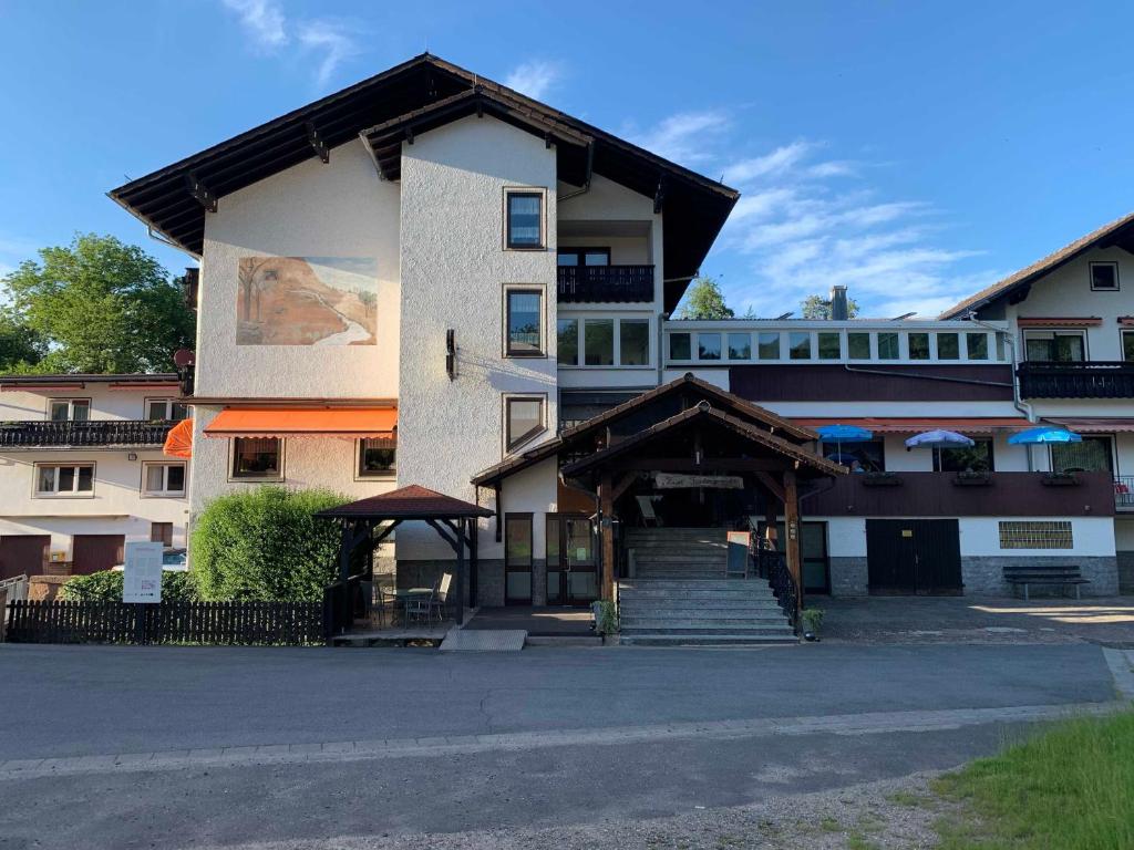 Gasthaus & Pension Zum Fürstengrund Im Unterdorf 1, 64385 Reichelsheim