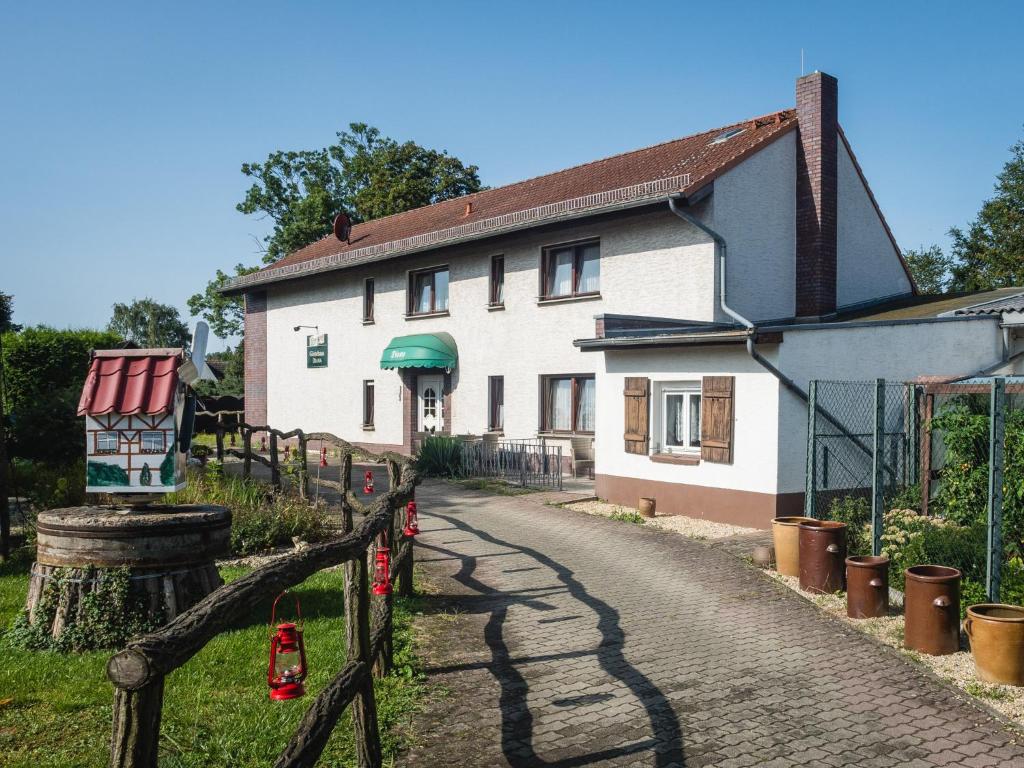 Gasthaus Stuckatz Hauptstraße 29, 03238 Dollenchen
