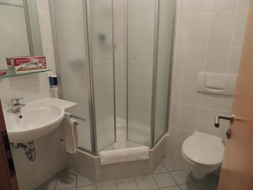 Hôtel Hotel-Gasthof Eberherr Ebersberger Str. 9 - 9 b Forstinning