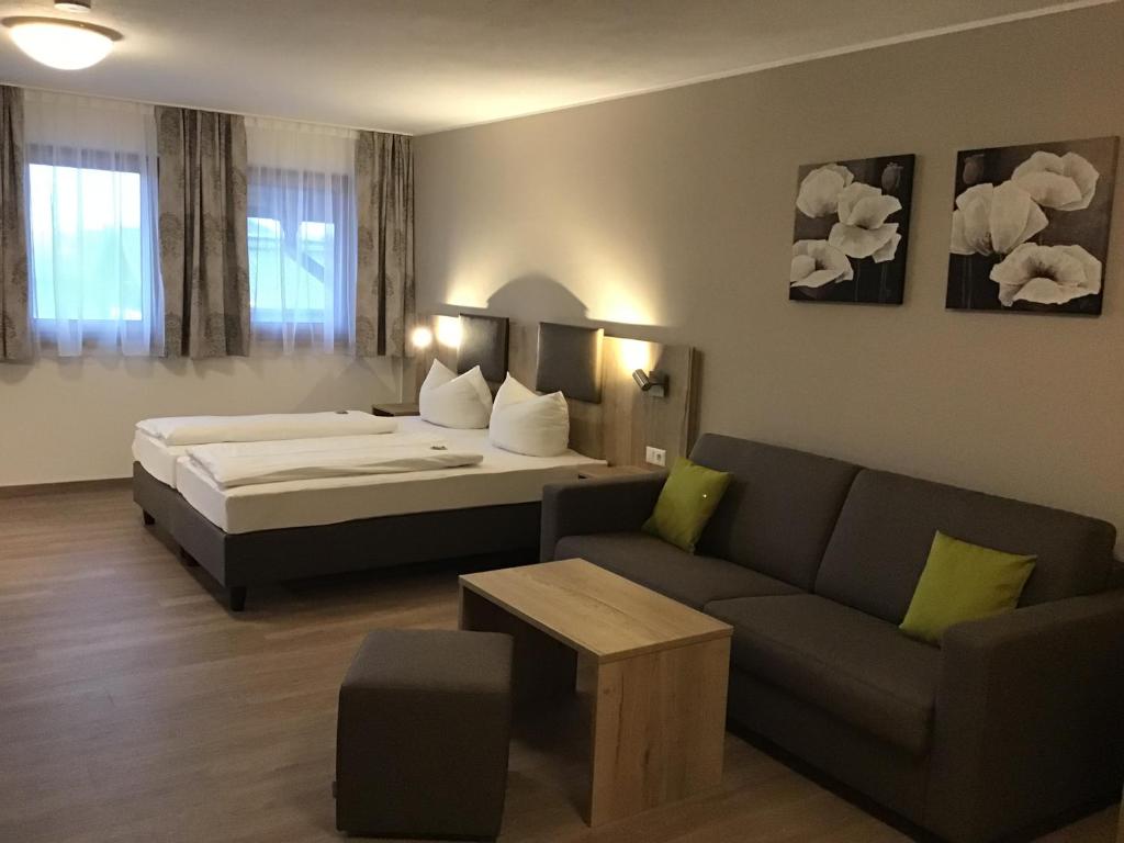 Hôtel Gasthof Hotel Esterer Wasserburger Straße 30 83135 Rosenheim