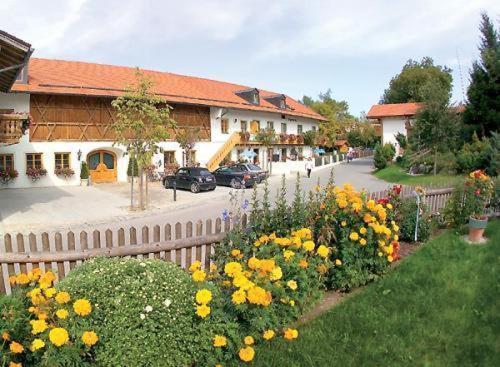 Gasthof & Hotel Jägerwirt Hofmarkstr. 5, 82544 Aufhofen