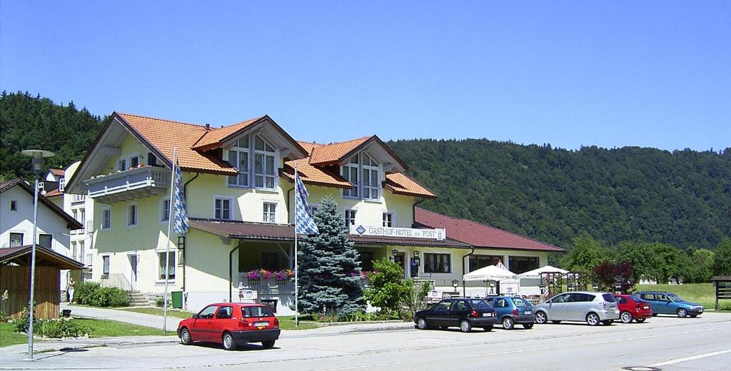 Gasthof Hotel zur Post Hauptstr. 22-24, 94130 Erlau