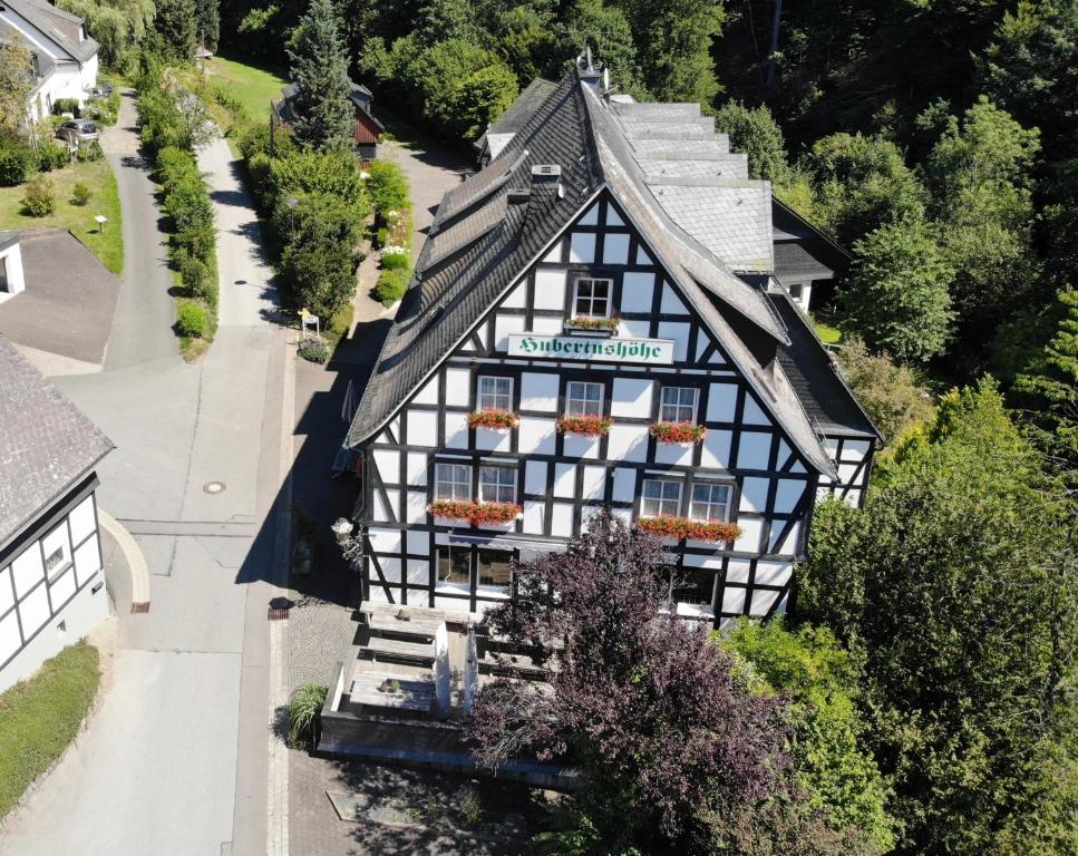 Hôtel Hotel & Gasthof Hubertushöhe - Ihr Hotel für Urlaub mit Hund Latrop Nr. 11 -13, 57392 Schmallenberg