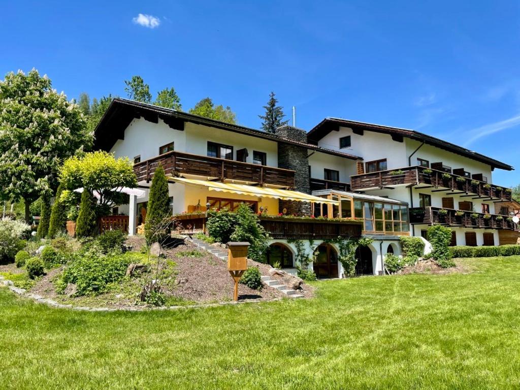 Gasthof Pension Fischerstüberl Pulling 12, 93476 Blaibach