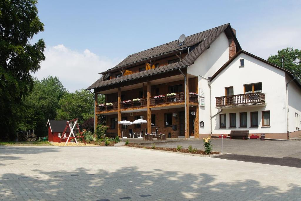 Hôtel Gasthof Schumacher Hotel garni Achenbachweg 8 57258 Freudenberg