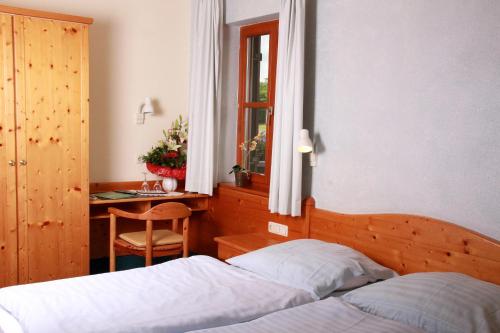 Hôtel Hotel & Gasthof zum Rödelseer Schwan Am Buck 1 Rödelsee