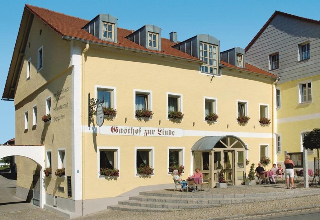 Hôtel Hotel-Gasthof Zur Linde Marktplatz 9, 93453 Neukirchen beim Heiligen Blut