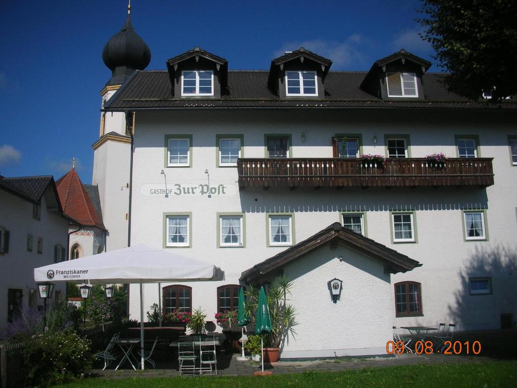 Gasthof zur Post Kirchplatz 2, 83137 Schonstett