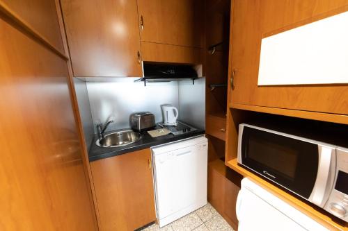 Goldstar Apartments & Suites