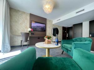 GOLF HOTEL