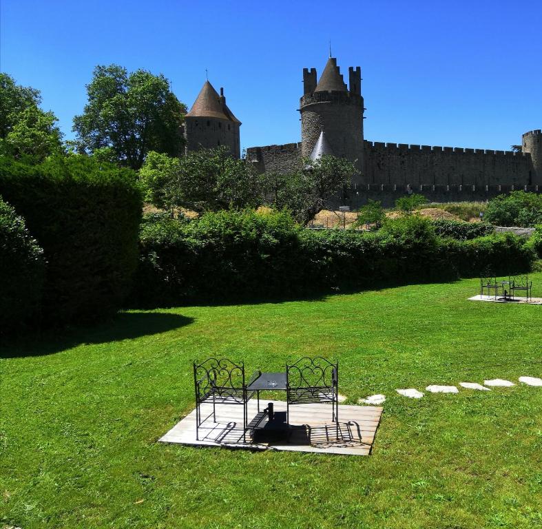 GOOD KNIGHT 17 montée gaston combelean, 11000 Carcassonne