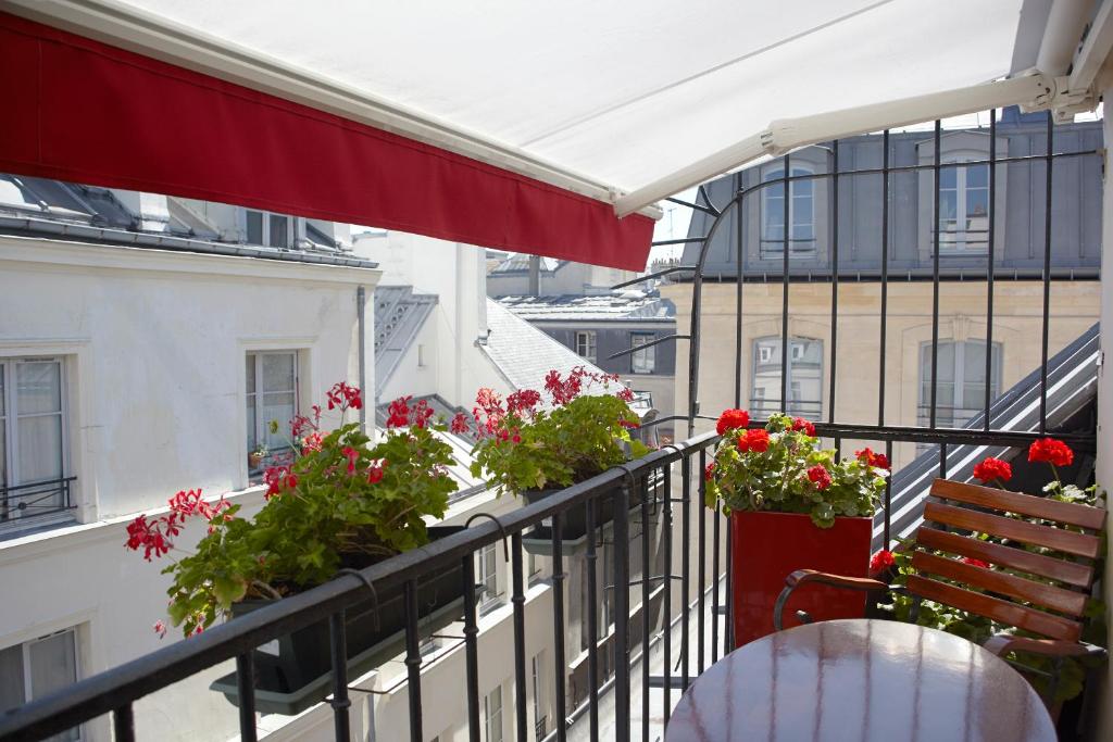 Grand Hôtel Dechampaigne 17 Rue Jean Lantier, 75001 Paris