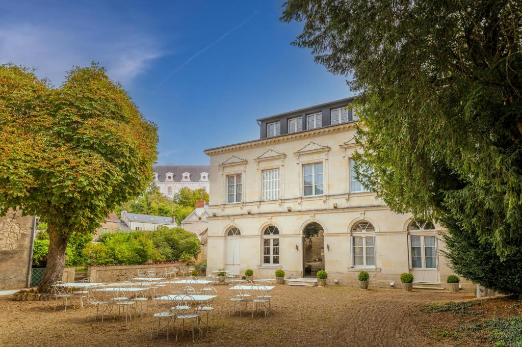 Hôtel Hôtel Grand Monarque 3 Place De La Republique, 37190 Azay-le-Rideau