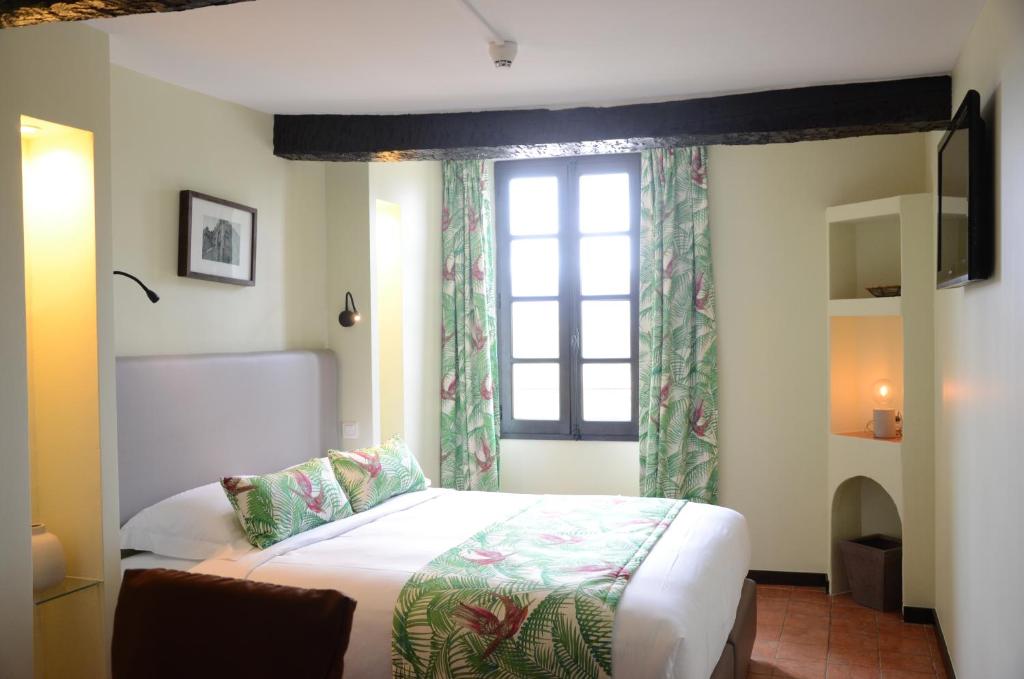 Hôtel Hôtel Grimaldi 6 Place du Château, 06800 Cagnes-sur-Mer