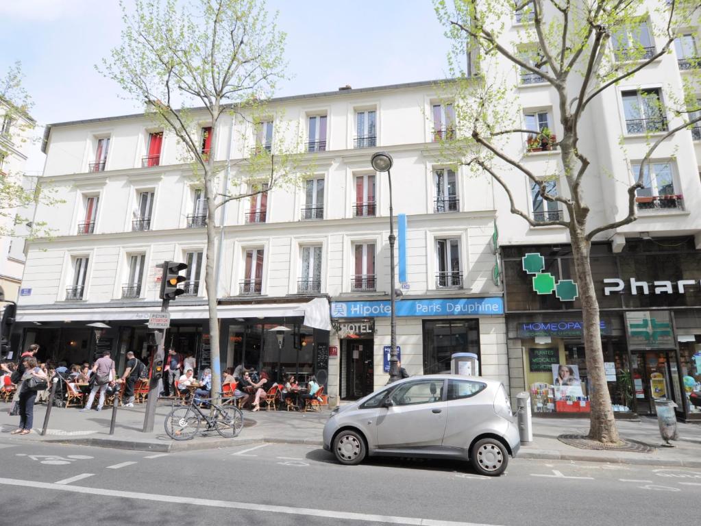 Hipotel Paris Gambetta République 236 rue des Pyrénées, 75020 Paris