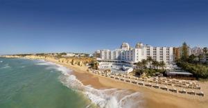 Hôtel Holiday Inn Algarve - Armação de Pêra, an IHG Hotel Avenida Marginal 8365 - 909 Armação de Pêra Algarve