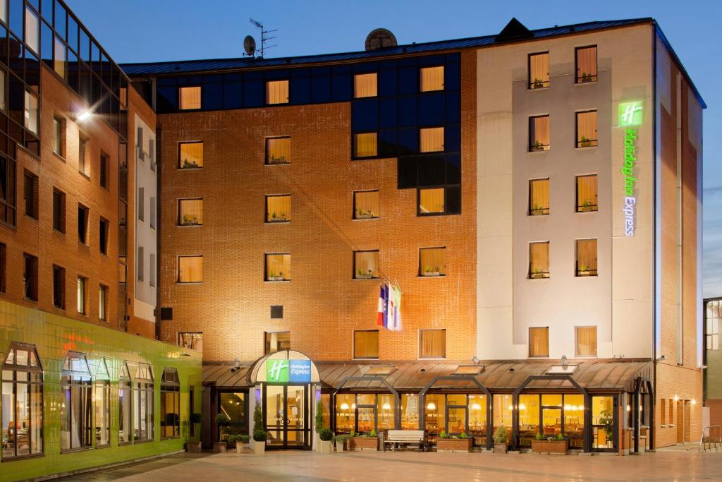 Holiday Inn Express Arras, an IHG Hotel 3, Rue Du Docteur Brassart, 62000 Arras