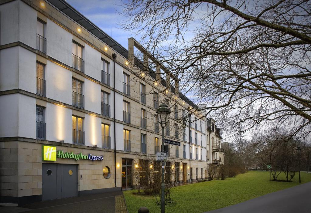 Holiday Inn Express Baden-Baden, an IHG Hotel Lange Straße 93, 76530 Baden-Baden