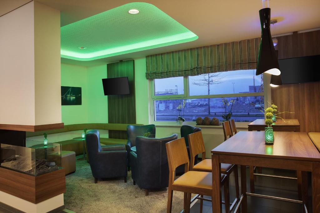 Holiday Inn Express Bremen Airport, an IHG Hotel Hanna-Kunath-Straße 5, 28199 Brême