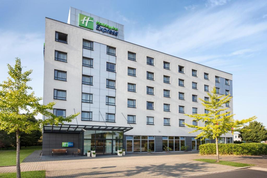 Holiday Inn Express Duesseldorf City Nord, an IHG Hotel Mercedesstrasse 14, 40470 Düsseldorf