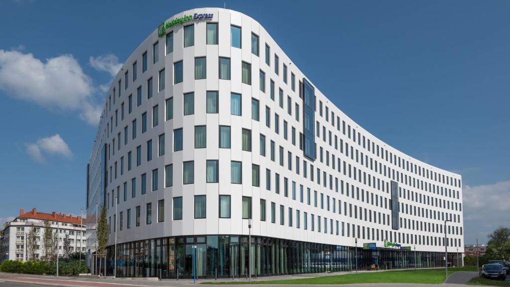 Holiday Inn Express Düsseldorf - Hauptbahnhof, an IHG Hotel Moskauer Strasse 30, 40227 Düsseldorf