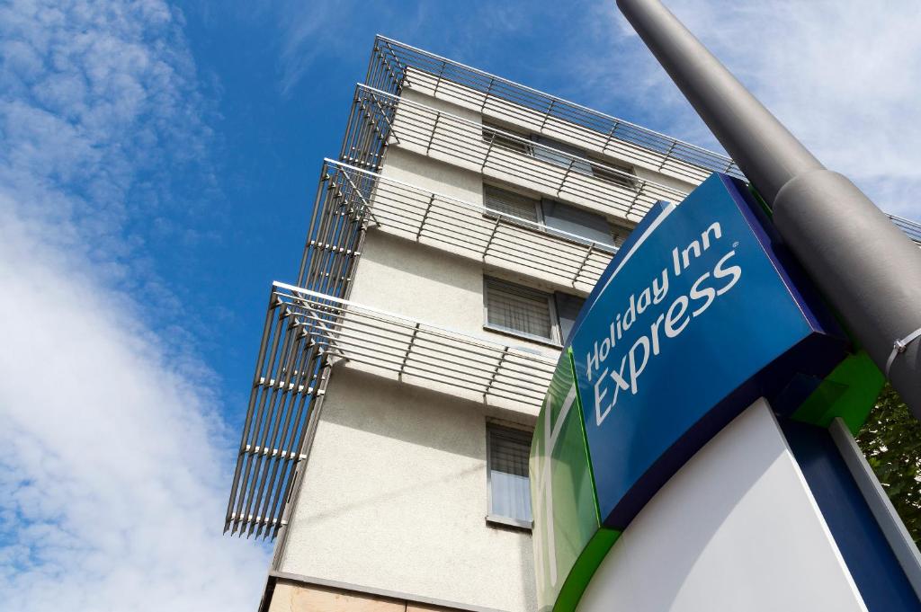 Holiday Inn Express Frankfurt Messe, an IHG Hotel Gutleutstraße 296, 60327 Francfort-sur-le-Main