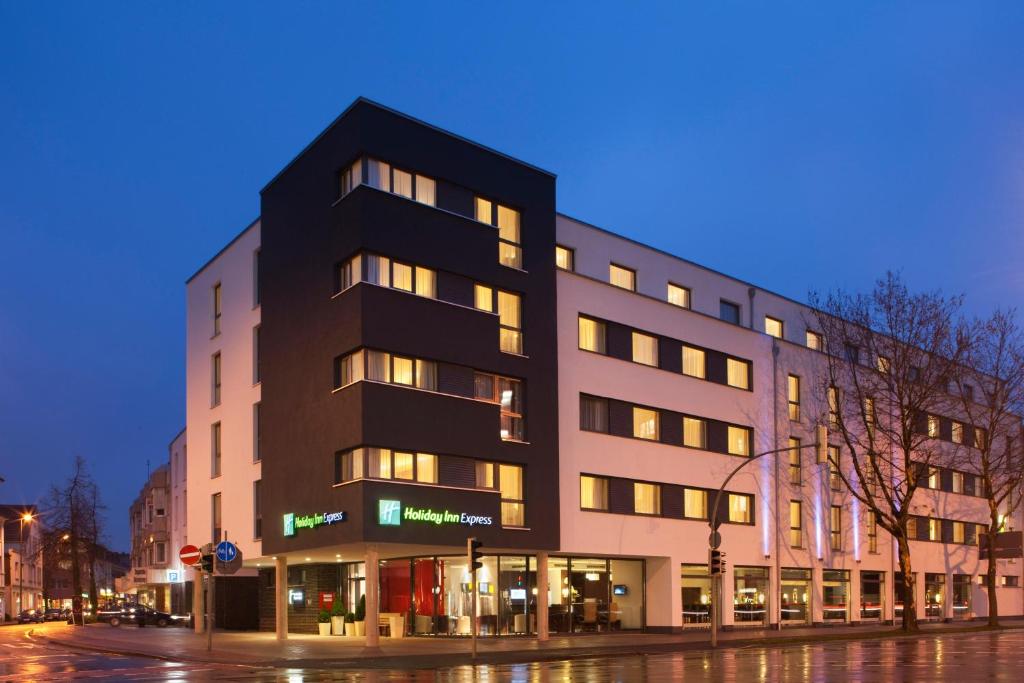 Holiday Inn Express Gütersloh, an IHG Hotel Berliner Straße 106, 33330  Gütersloh