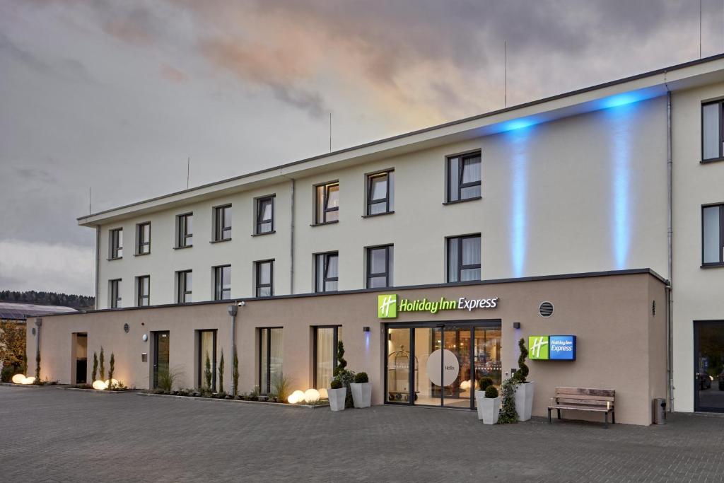 Holiday Inn Express - Merzig, an IHG Hotel Saarwiesenring 4, 66663 Merzig