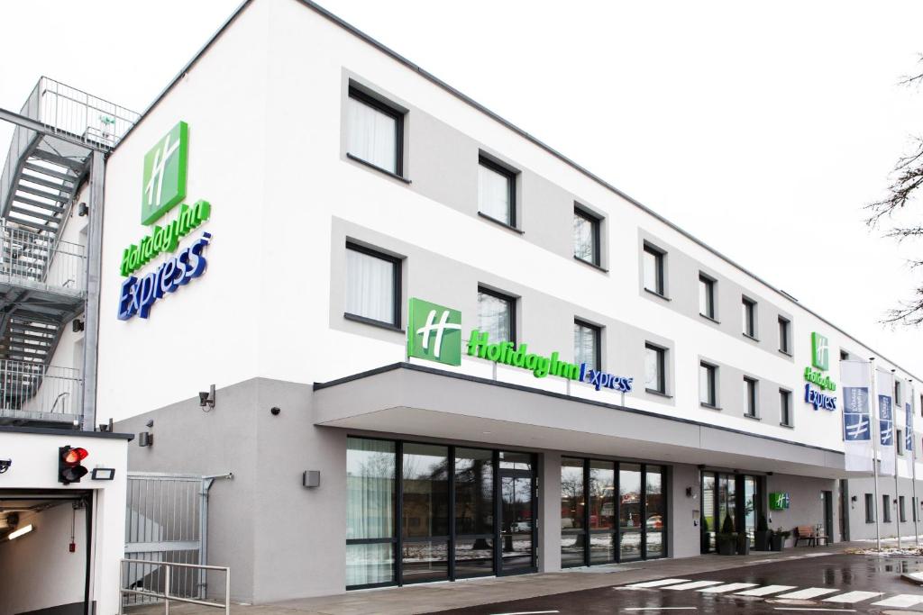 Holiday Inn Express Munich - Olympiapark, an IHG Hotel Triebstrasse 50, 80993 Munich